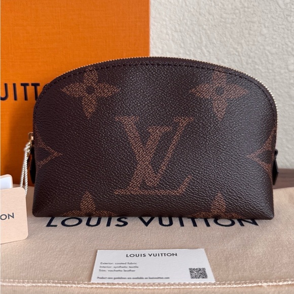 NEW LOUIS VUITTON Monogram Reverse Cosmetic Pouch PM - Picture 3 of 10